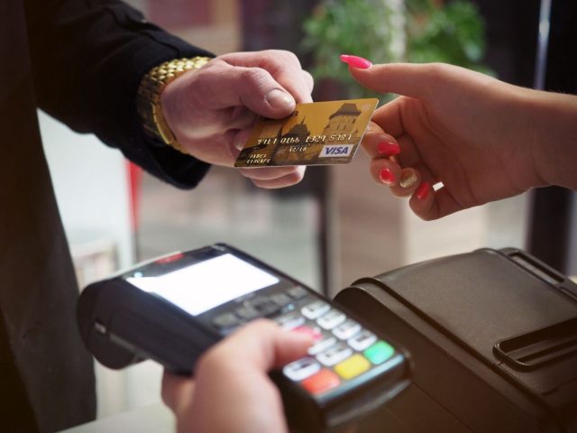 Quelle carte prépayée pour payer à l’étranger ?