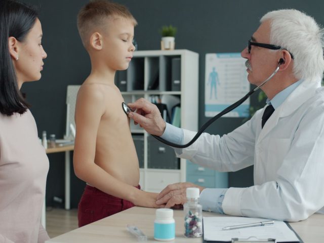 Voyageurs en France : l’erreur qui augmente votre risque face au chikungunya